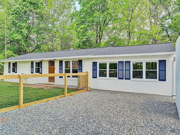 4th image of 402 Harmony Rd