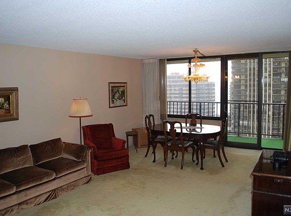 3rd image of 300 Winston Dr APT 1412