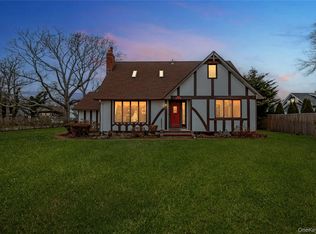 325 Middle Rd, Blue Point, NY 11715