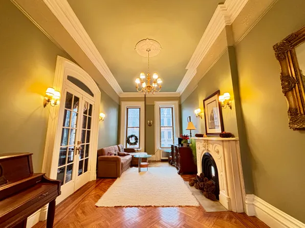 101 Sixth Avenue image 1 of 11