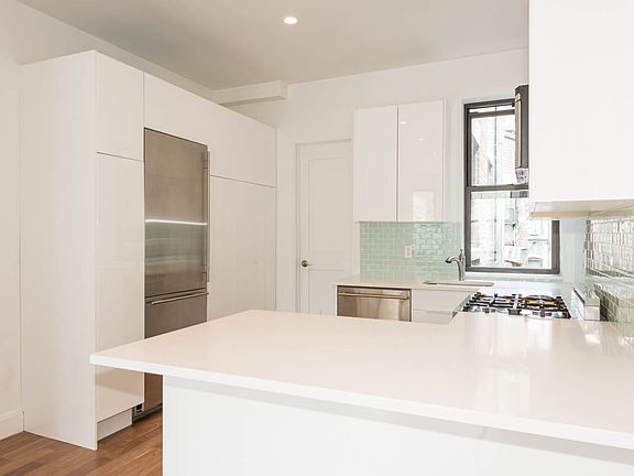 3rd image of 107 W 82nd St APT 4D