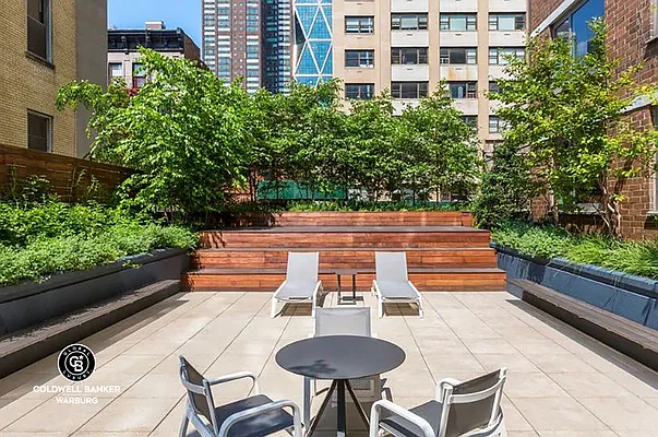 Rented by Coldwell Banker Warburg | media 27