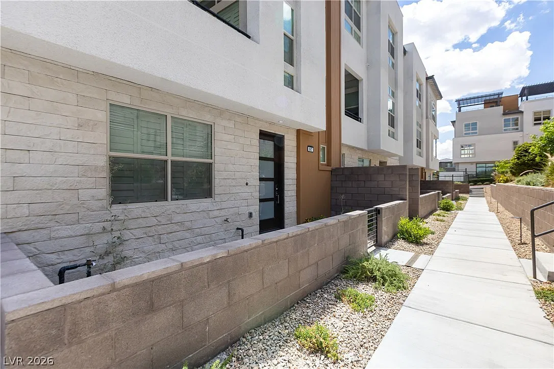 3 bed, 4.0 bath, 2154 sqft, $3,450 — Photo 4