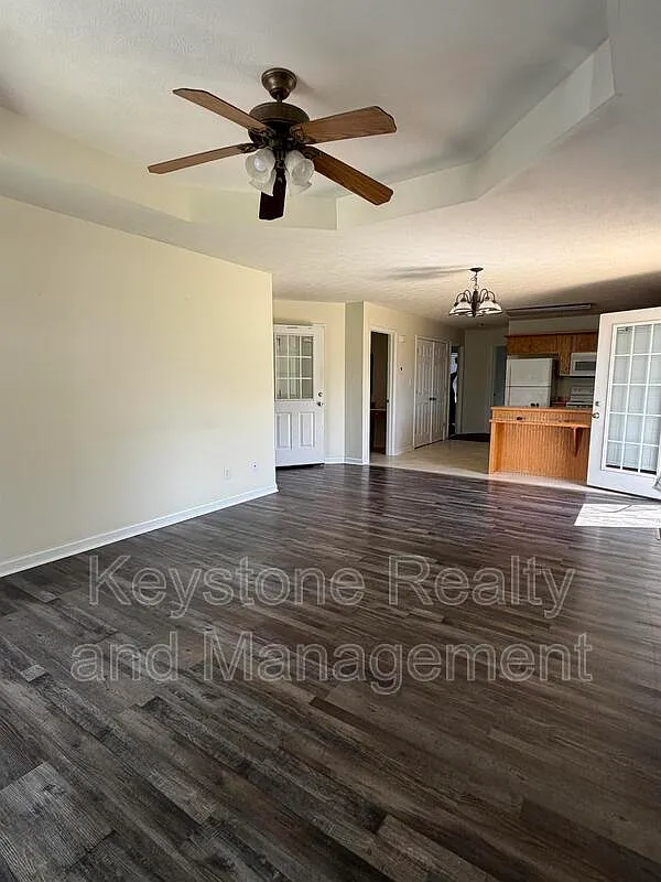 2 bed, 1.0 bath, 982 sqft, $1,000 — Photo 3
