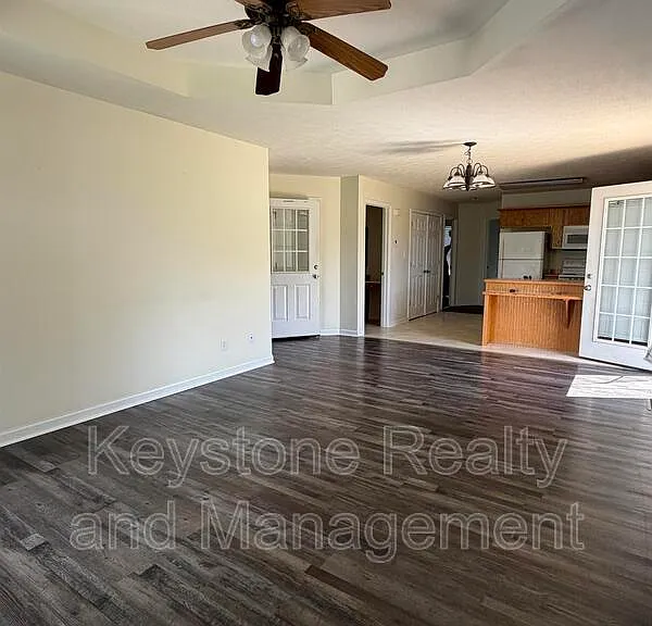 163 W Oak St — Photo 3