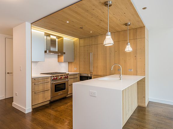 3rd image of 211 E 13th St #3C
