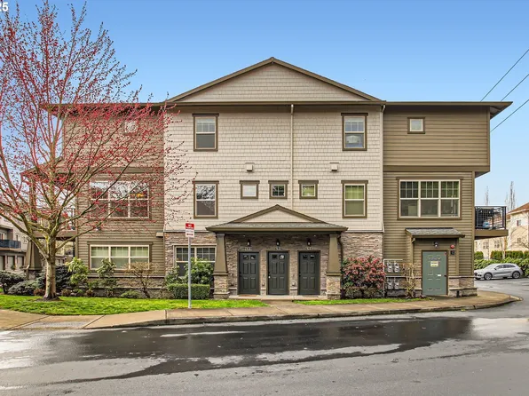 690 NE Roydon Ln, Hillsboro, OR 97006