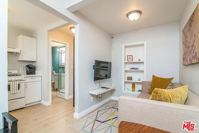 1st image of 6050 1/2 Farrington Ln