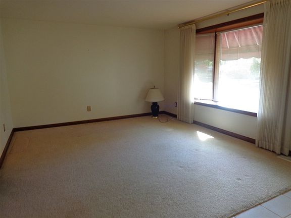 3rd image of 4804 Pavalion Dr