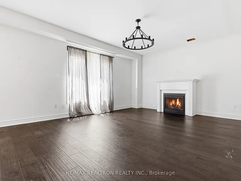 214 Irwin St — Photo 9