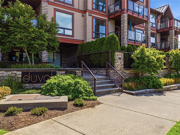 3rd image of 4529 W Saanich Rd #101