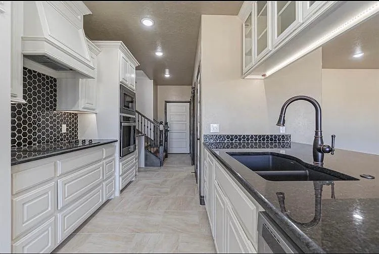 1110 Mount Pinchot Ave — Photo 29