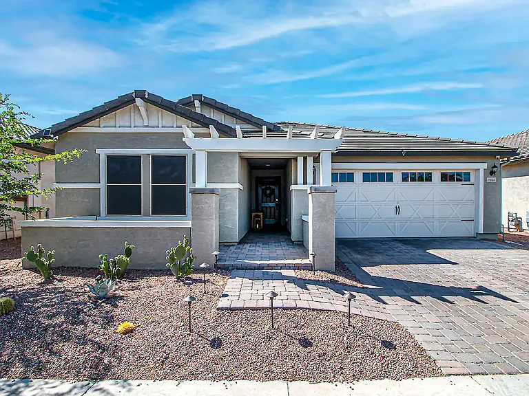 3915 E Liberty Ln — Photo 1