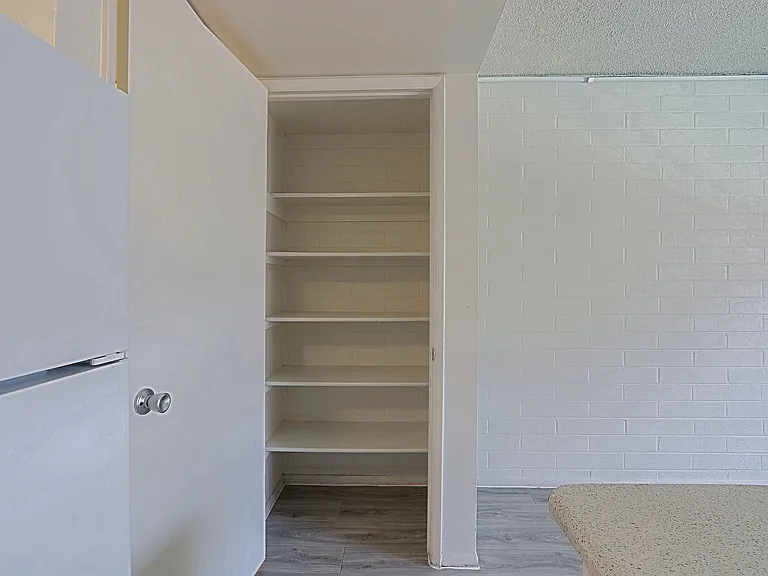 Ambassador West Apartments — Photo 8