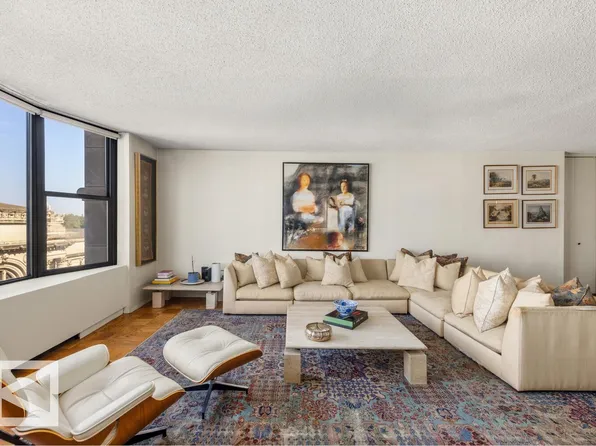 1001 Fifth Avenue image 3 of 13