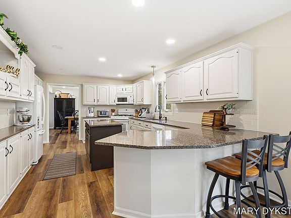 4th image of 2848 Belleglade Ct SE