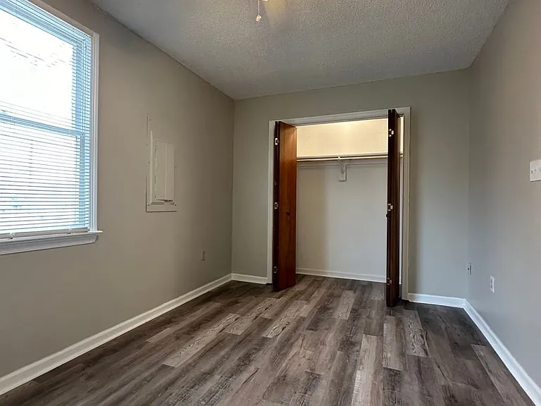 224 W Balview Ave — Photo 8