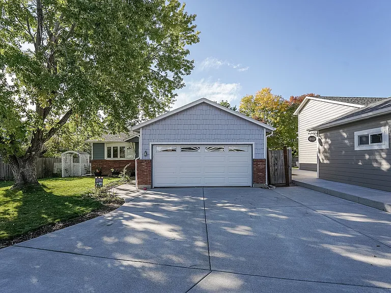 4274 Peach Tree Ct — Photo 2