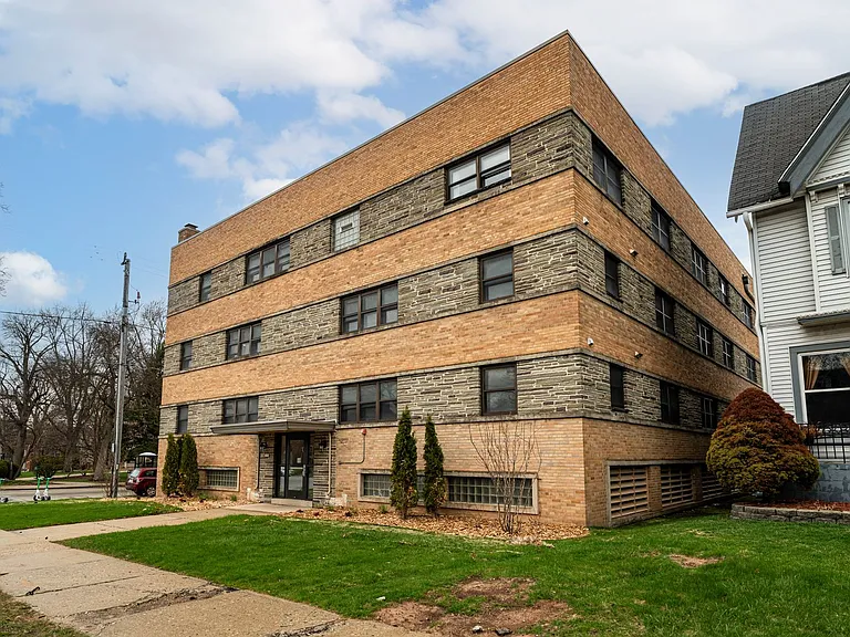 2600 E Kenwood Blvd — Photo 39