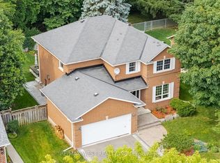 27 Norma Cres, Hamilton, ON L9G 4V8