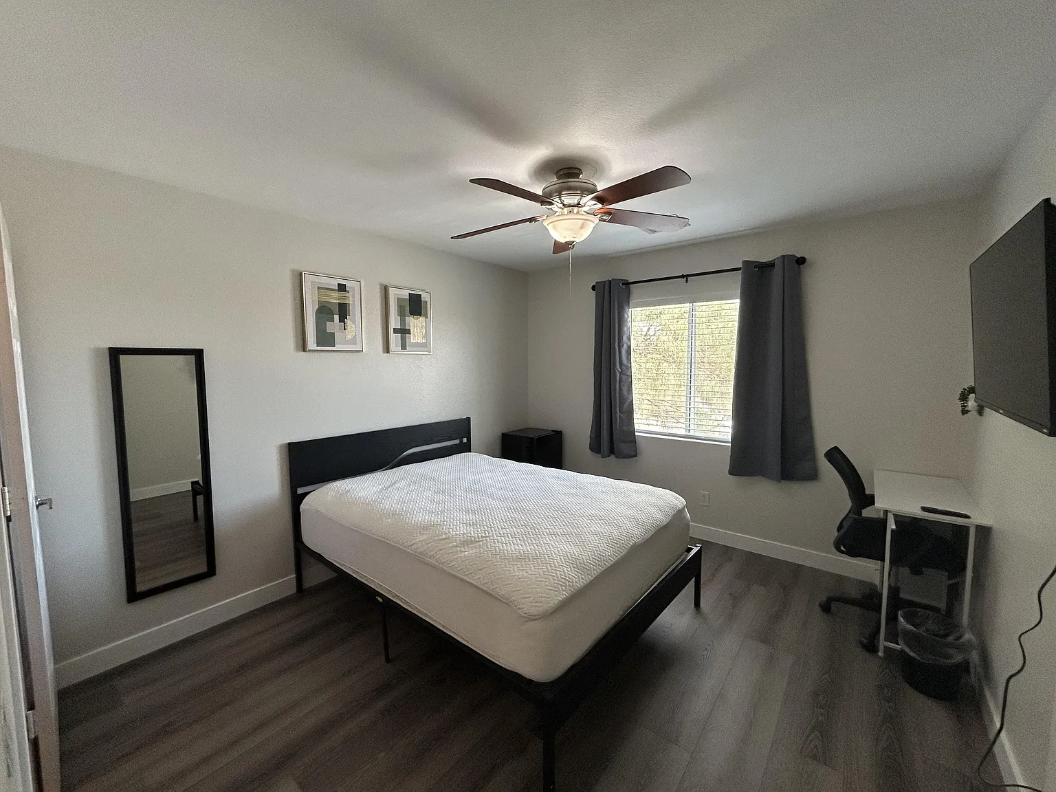 4 bed, 2.0 bath, 6969 sqft, $979 — Photo 1