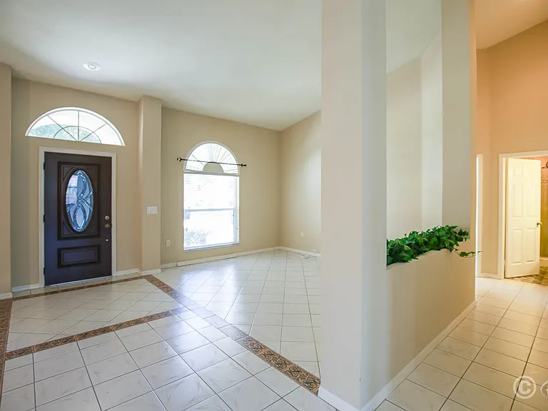 9214 Sunnyoak Dr — Photo 3