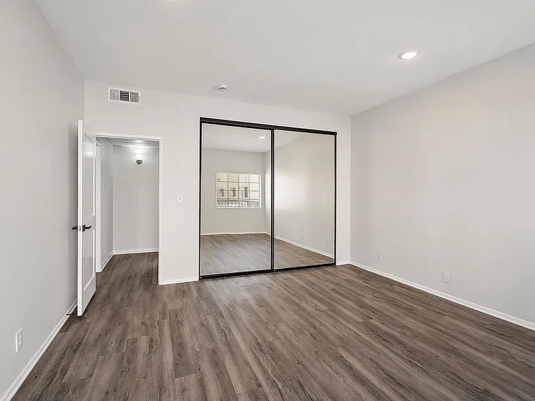 1620 South Bentley Ave — Photo 42