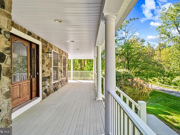 4th image of 3125 Lakewood Manor Dr