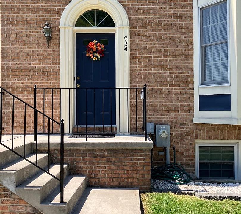 1st image of 924 Buckland Pl