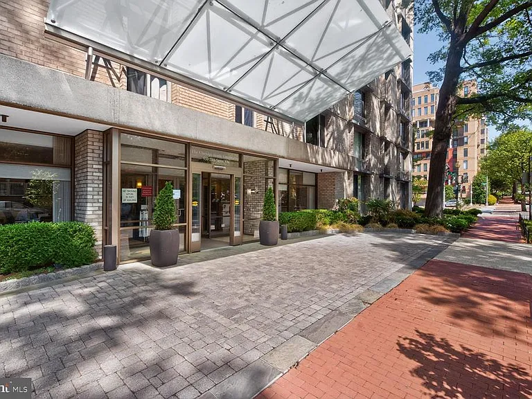 950 25th St NW #814N — Photo 18