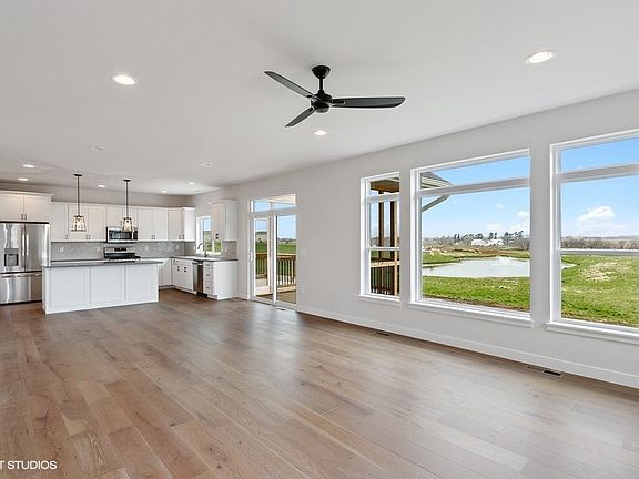 3rd image of 1380 E Tartan Dr