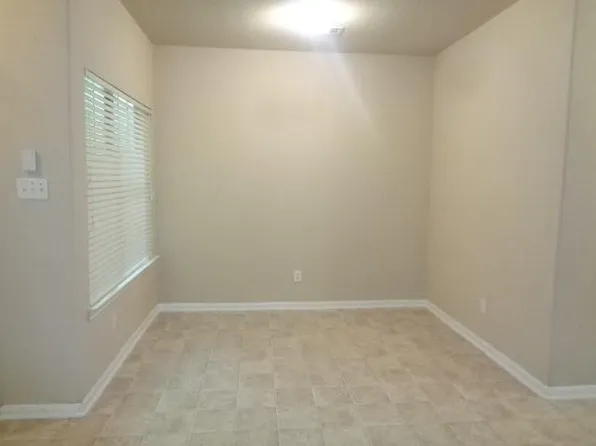 7925 Silver Oak Dr, Texas City, TX 77591