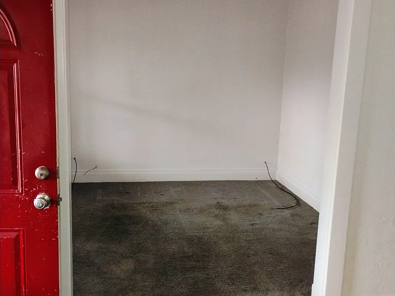 1122 Pinewood Ave — Photo 3