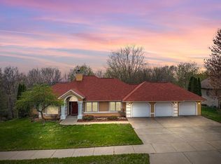 2135 Sunset Dr, Reedsburg, WI 53959