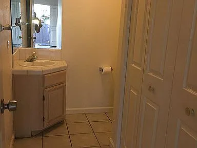 1 bed, 1.5 bath, 1000 sqft, $2,500 — Photo 2