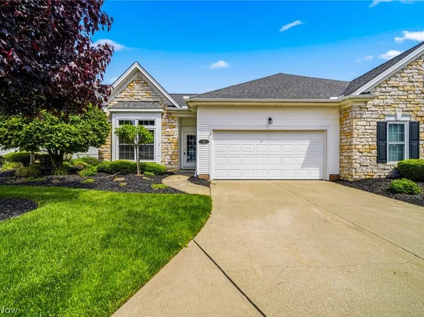 35 Gullybrook Ln, Willoughby, OH 44094