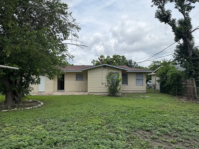 518 Storeywood Dr — Photo 1