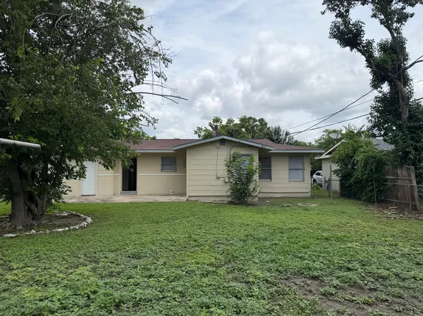 518 Storeywood Dr, San Antonio, TX 78213