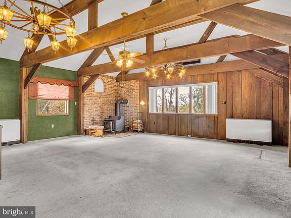 5th image of 14 Garden Dr