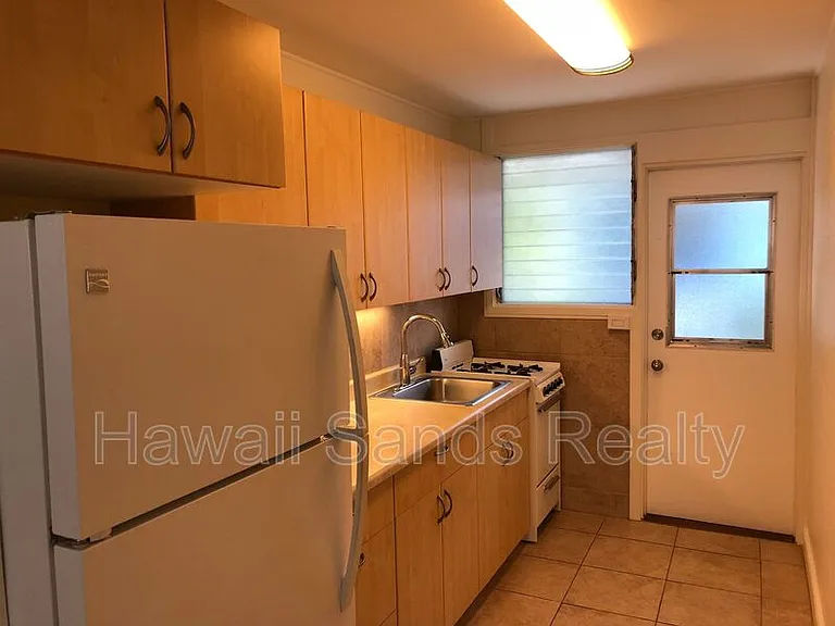 720 Birch St #D — Photo 4