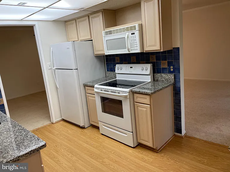 565 Florida Ave #203 — Photo 6