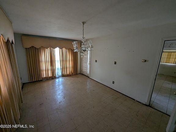 4th image of 2418 VERNON Street