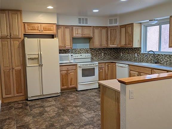 5th image of 15050 Sun Hills Dr