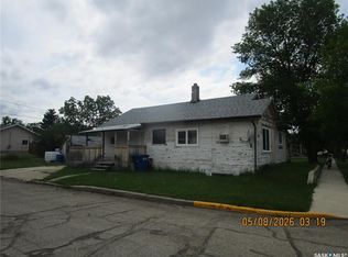 330 2nd Ave E, Assiniboia, SK S0H0B0