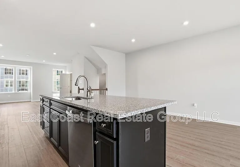 105 Dripping Spring Dr — Photo 5