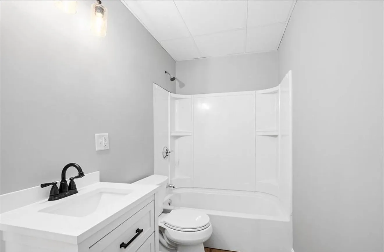 2 bed, $2,100 — Photo 4