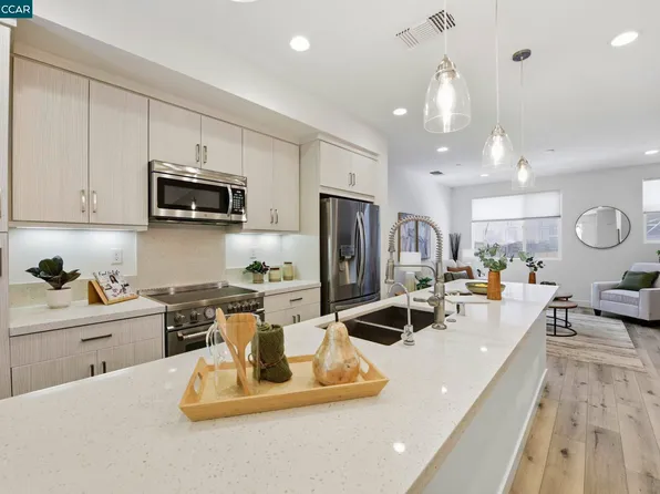 150 Uptown Cir, Oakland, CA 94607