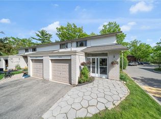 1270 Gainsborough Dr #35, Oakville, ON L6H 2L2