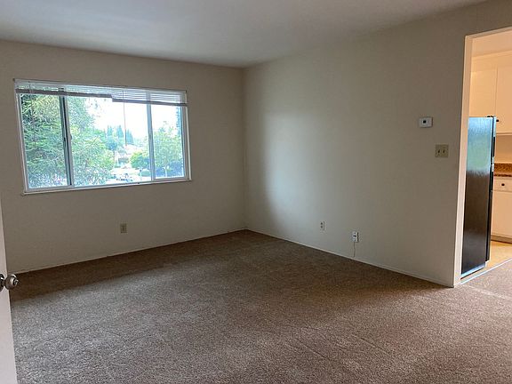 3rd image of 627 Dowling Blvd APT 6