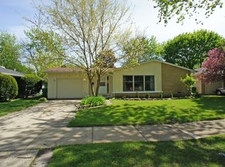 929 Pebble Dr, Wheeling, IL 60090